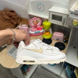 Nike Air Max 90 LTR GS Girl's Pre-owned Ivory and White Sneakers - sz. 9c